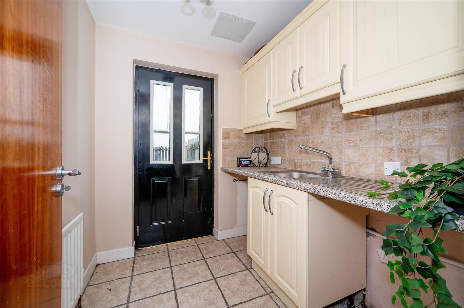 31 Leathem Square 6 of 23