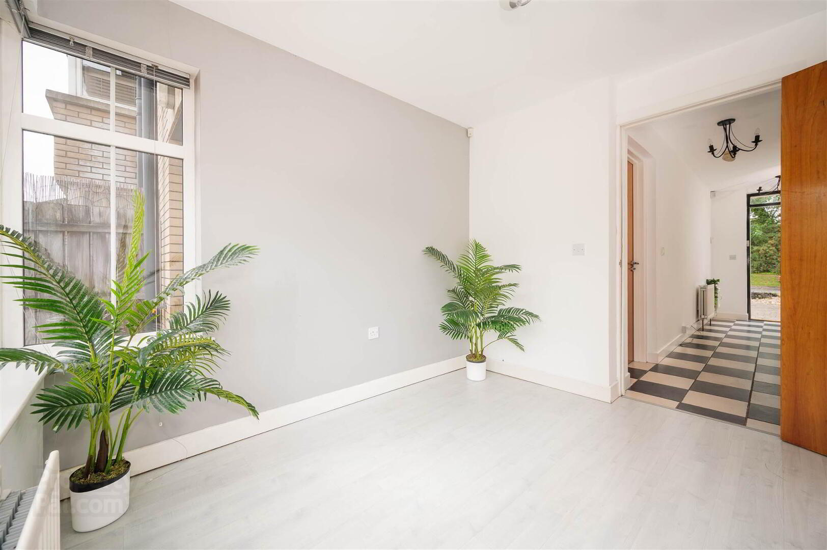 31 Leathem Square 4 of 23