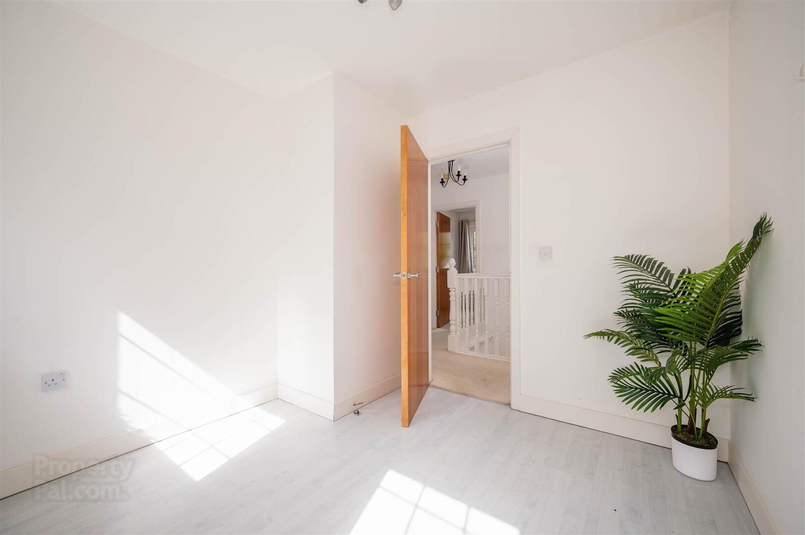 31 Leathem Square 17 of 23