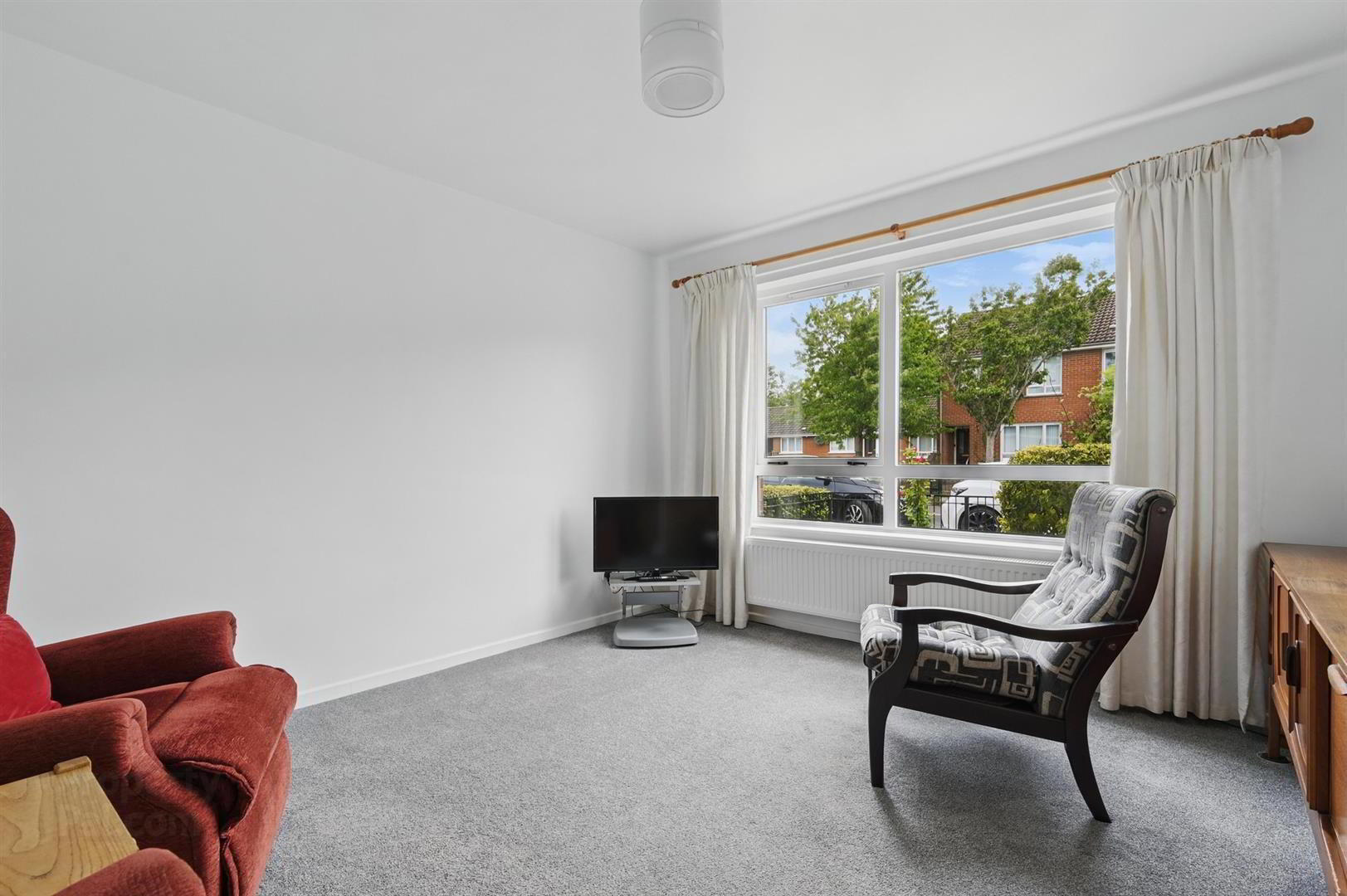 45 Findon Gardens 4 of 18