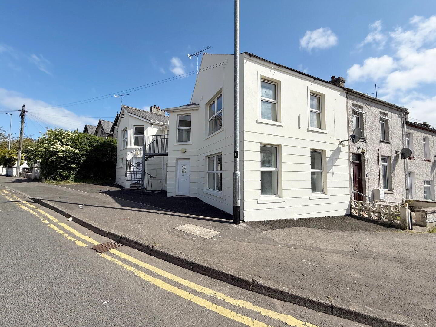 41 Captain Street Lower 1 of 21