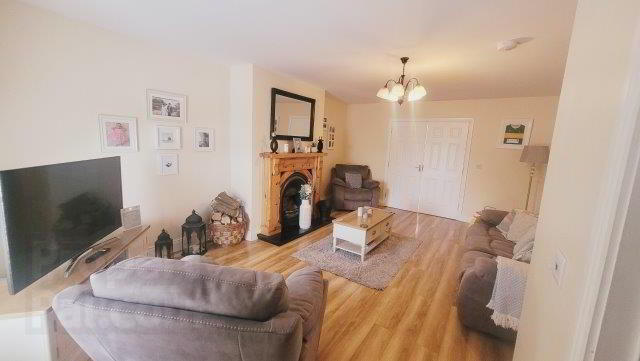 45 Mill Hill Lawns 3 of 29