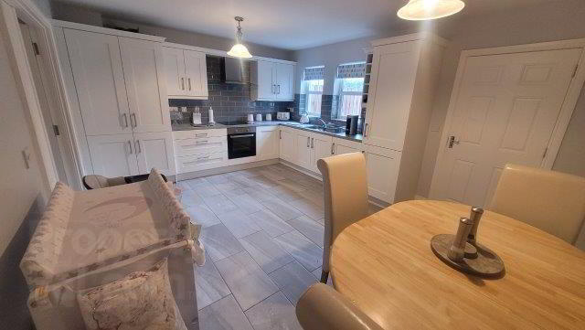 45 Mill Hill Lawns 7 of 29