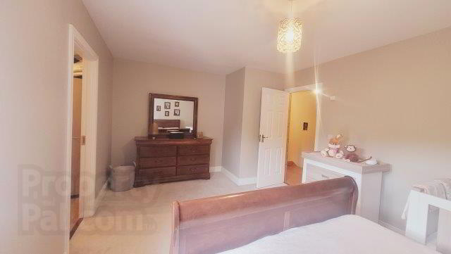 45 Mill Hill Lawns 18 of 29