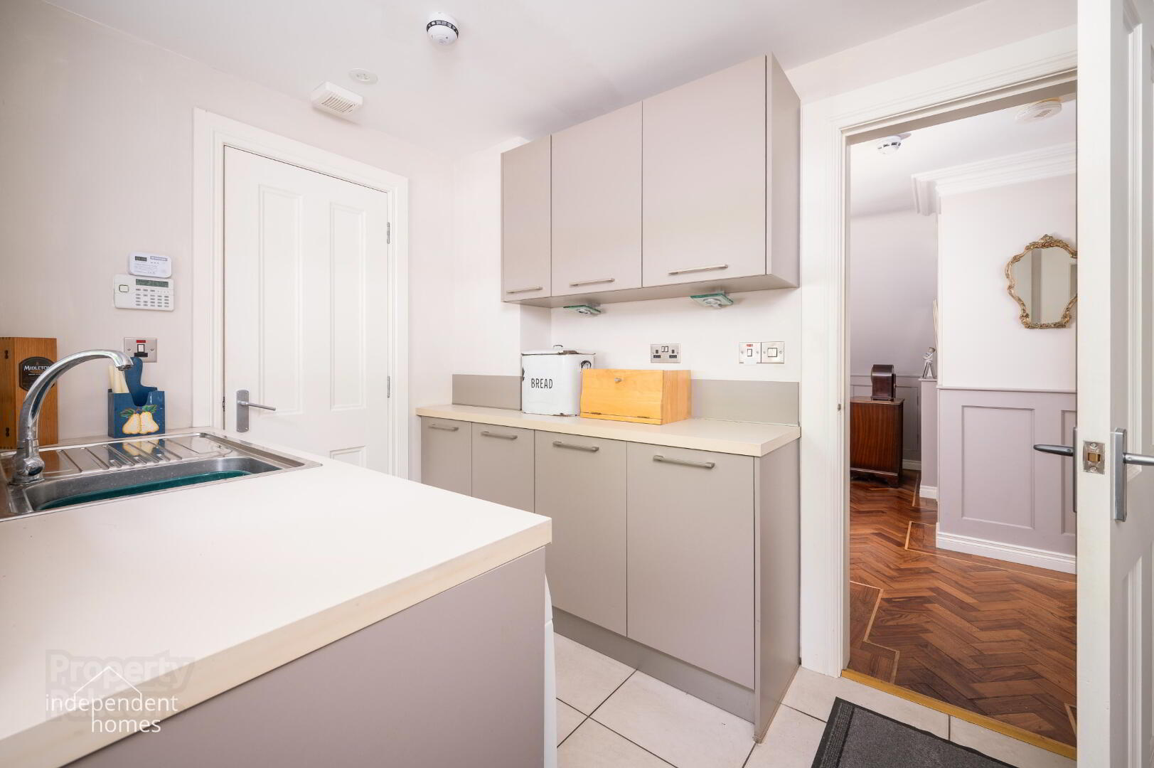 17 Tower Road 22 of 48