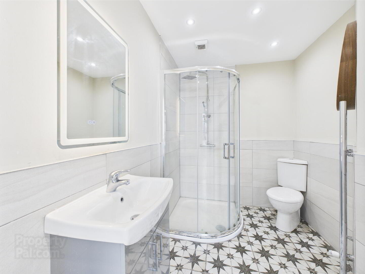 17 Dundela Gardens 27 of 46