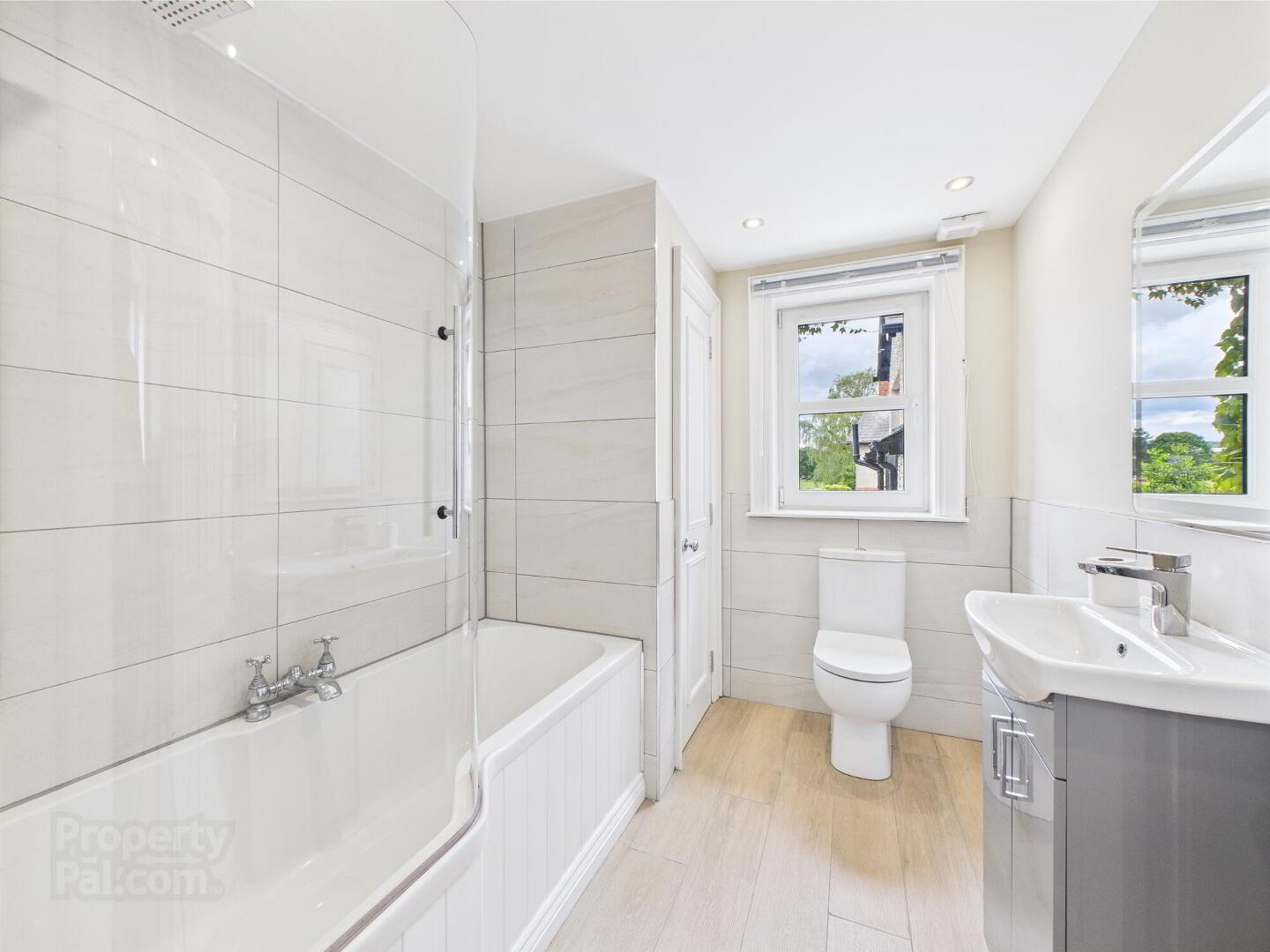 17 Dundela Gardens 32 of 46