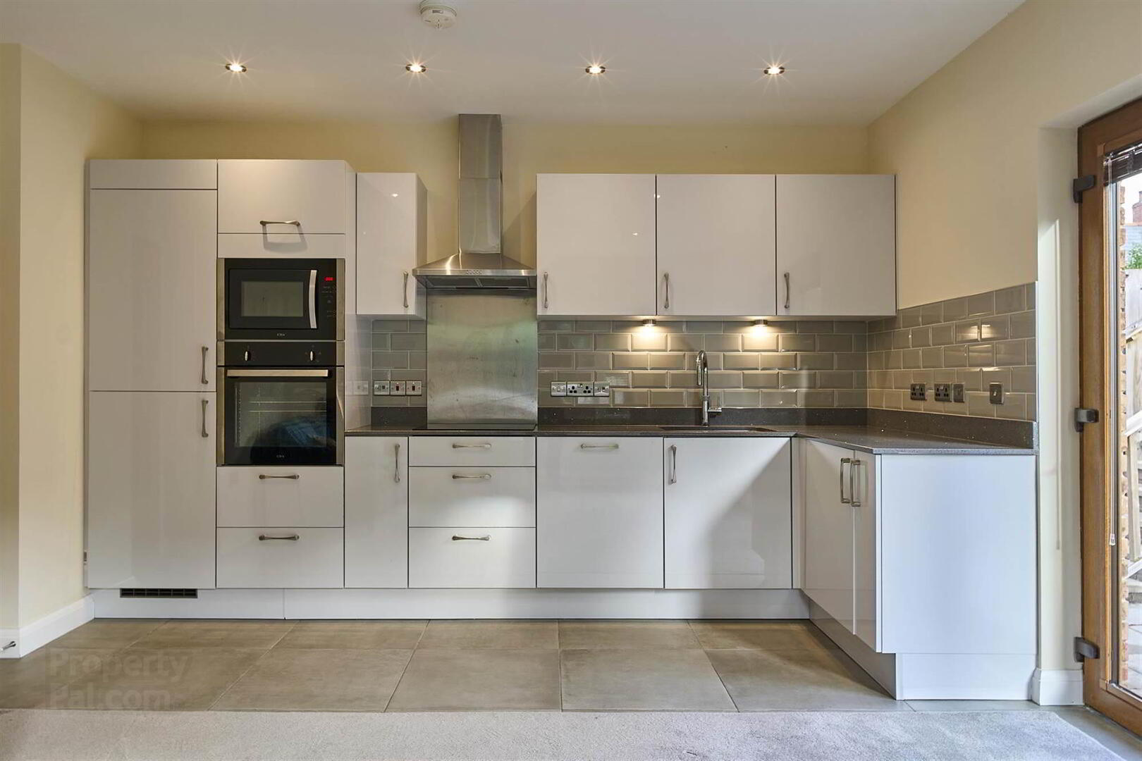 1b Kingsway Drive 4 of 12