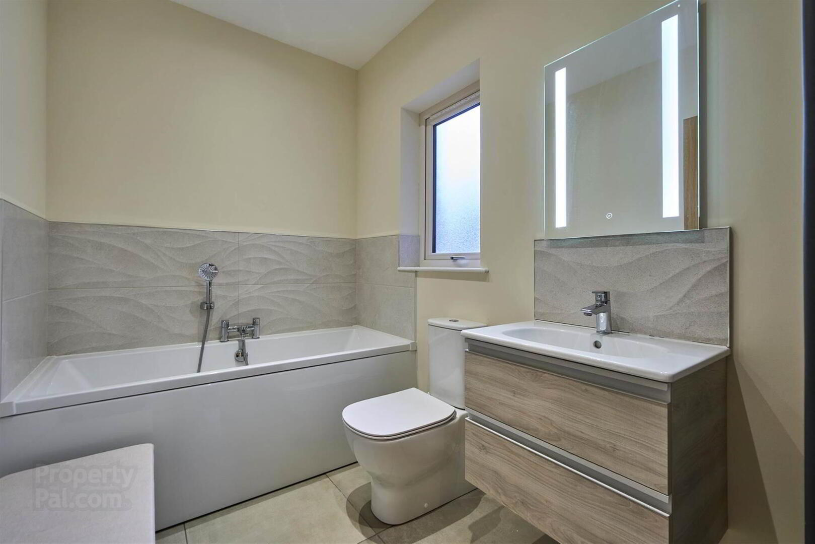1b Kingsway Drive 9 of 12