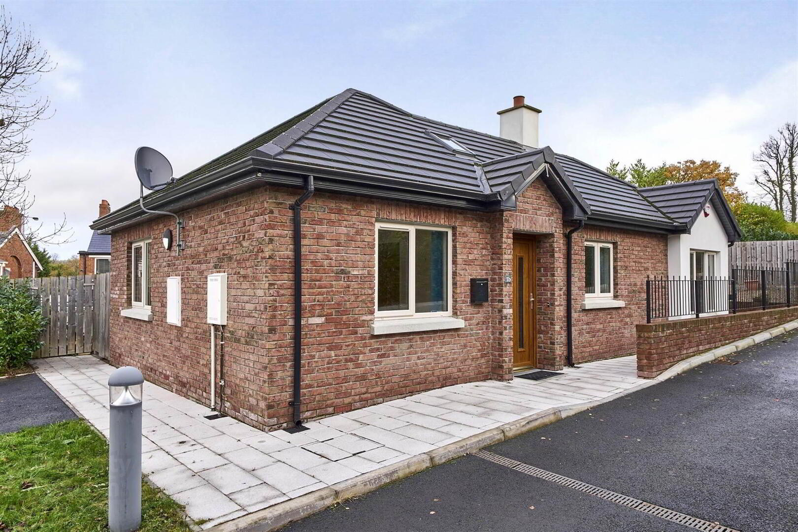 1b Kingsway Drive 1 of 12