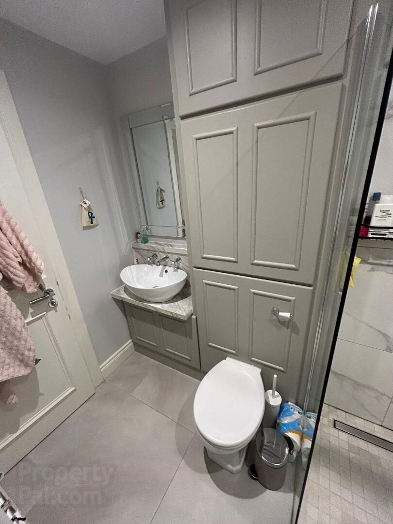 Apt 2, 3 Eglantine Place 13 of 15
