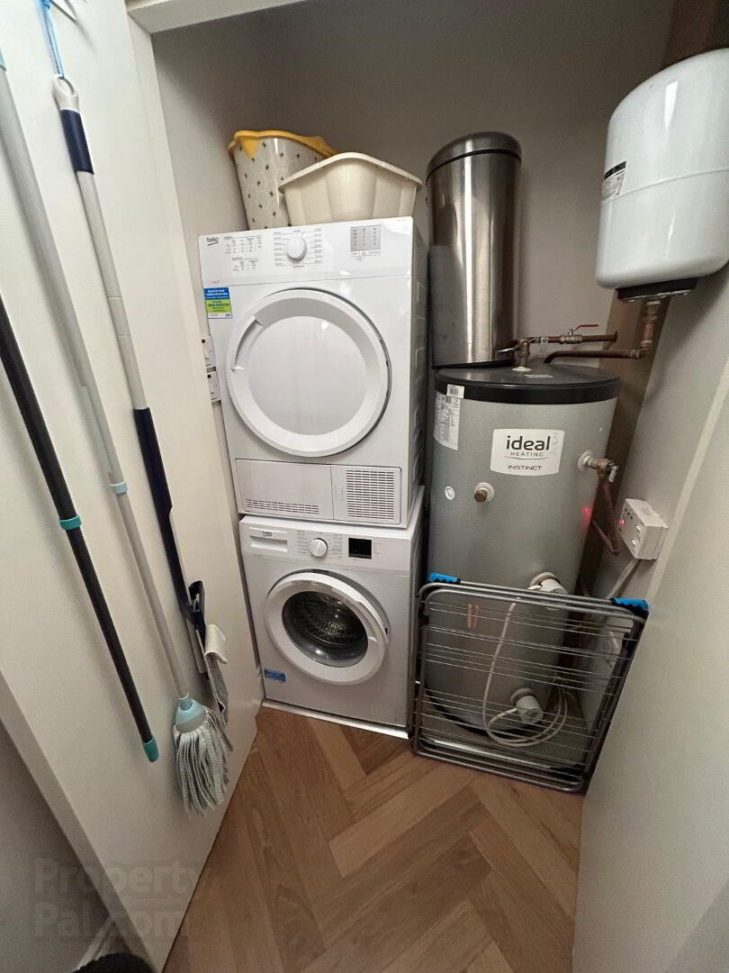Apt 2, 3 Eglantine Place 14 of 15