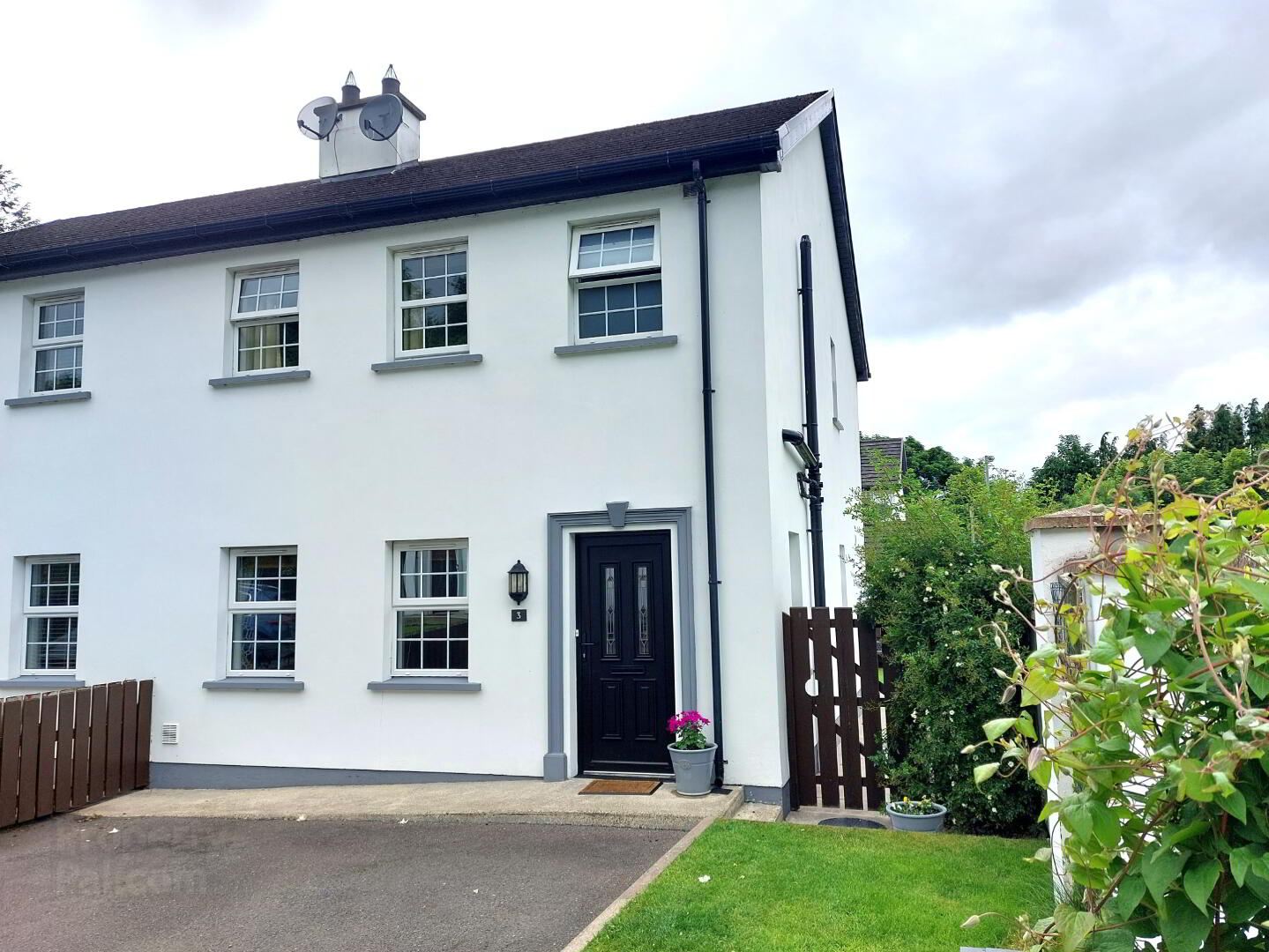 3 Roundhill Mews 1 of 25