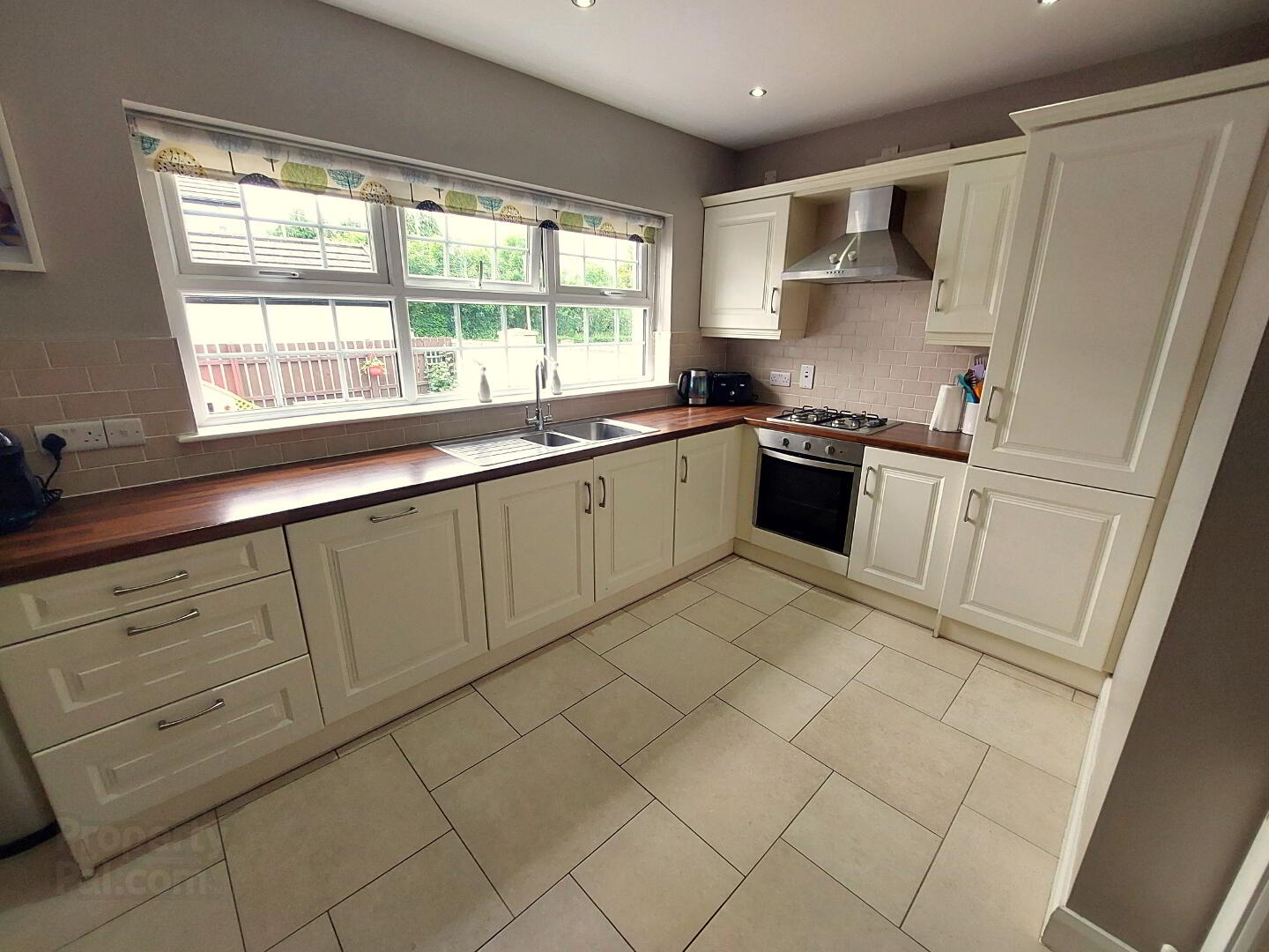 3 Roundhill Mews 7 of 25