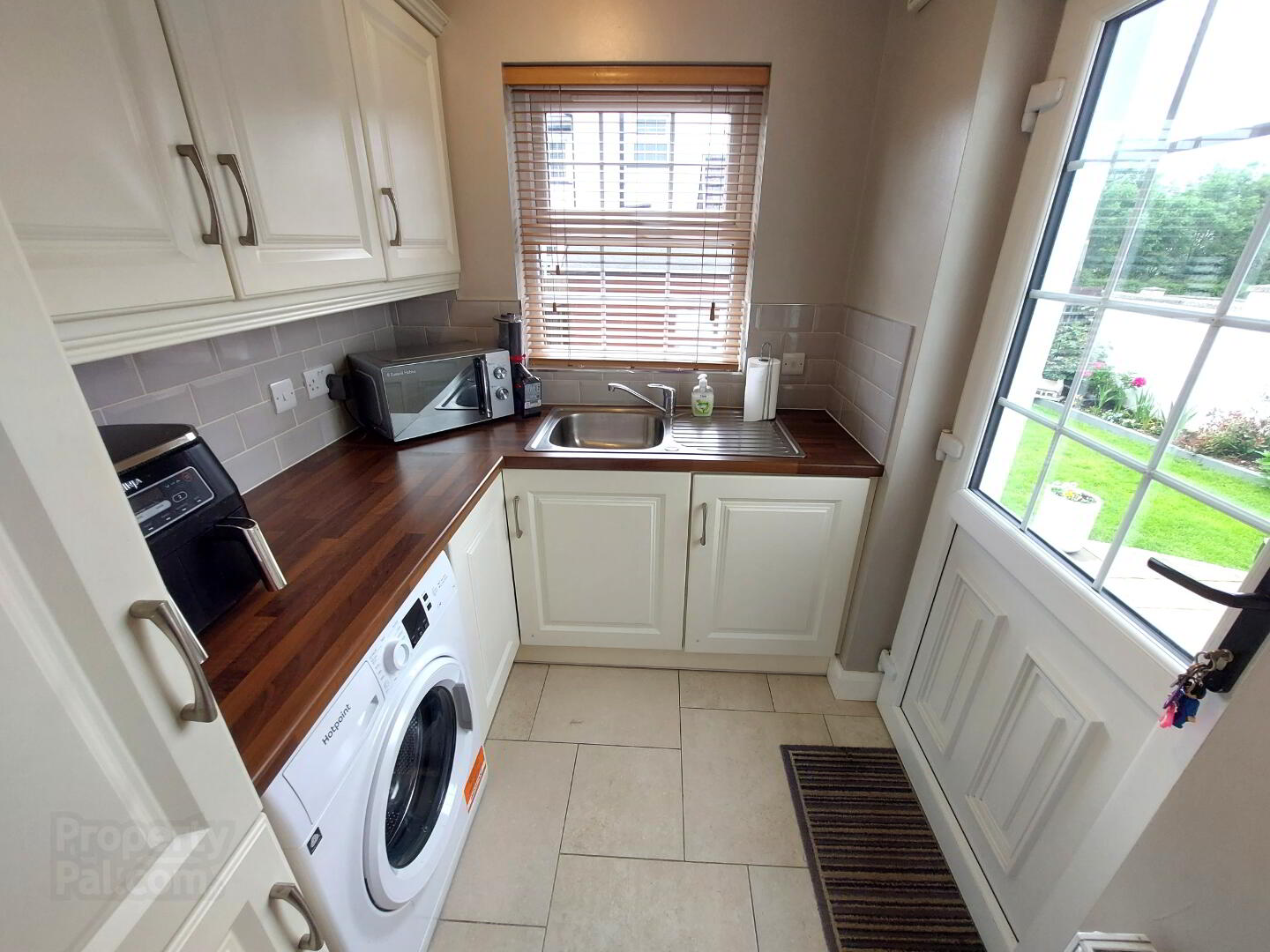 3 Roundhill Mews 8 of 25