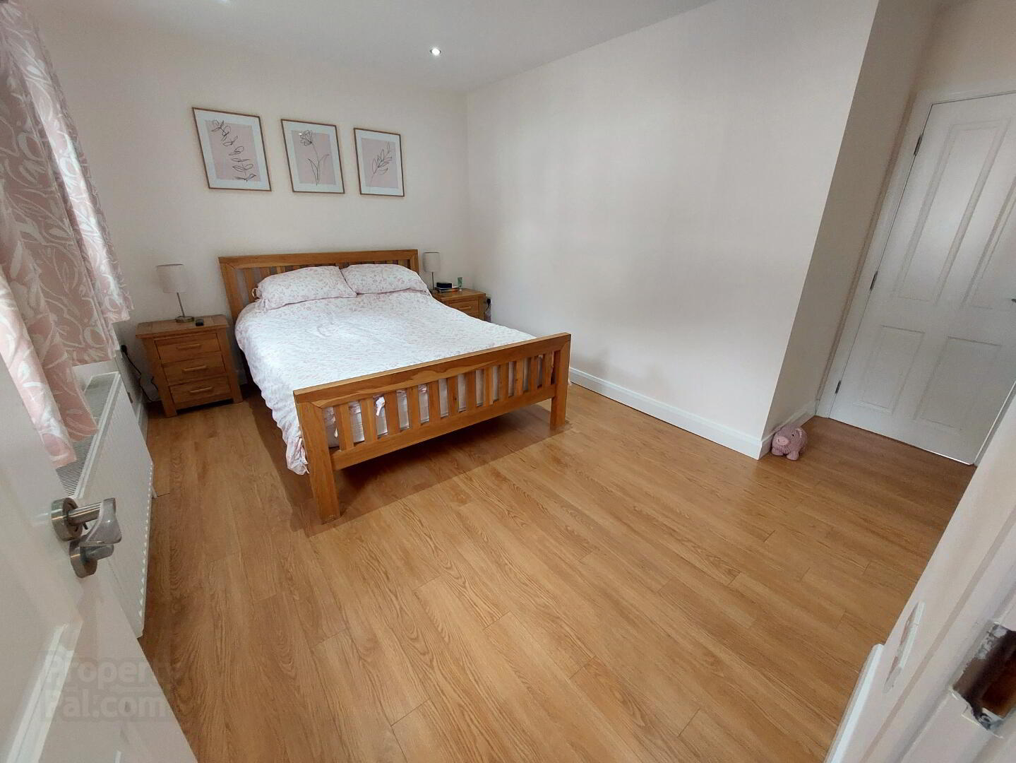 3 Roundhill Mews 12 of 25