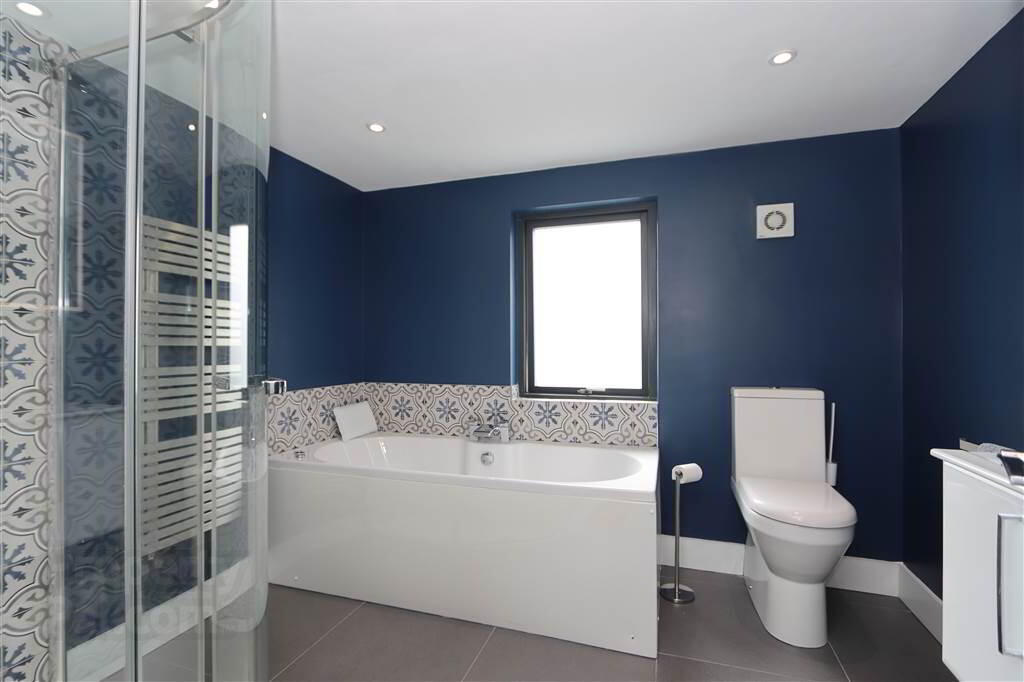 70 Glen Road 24 of 36