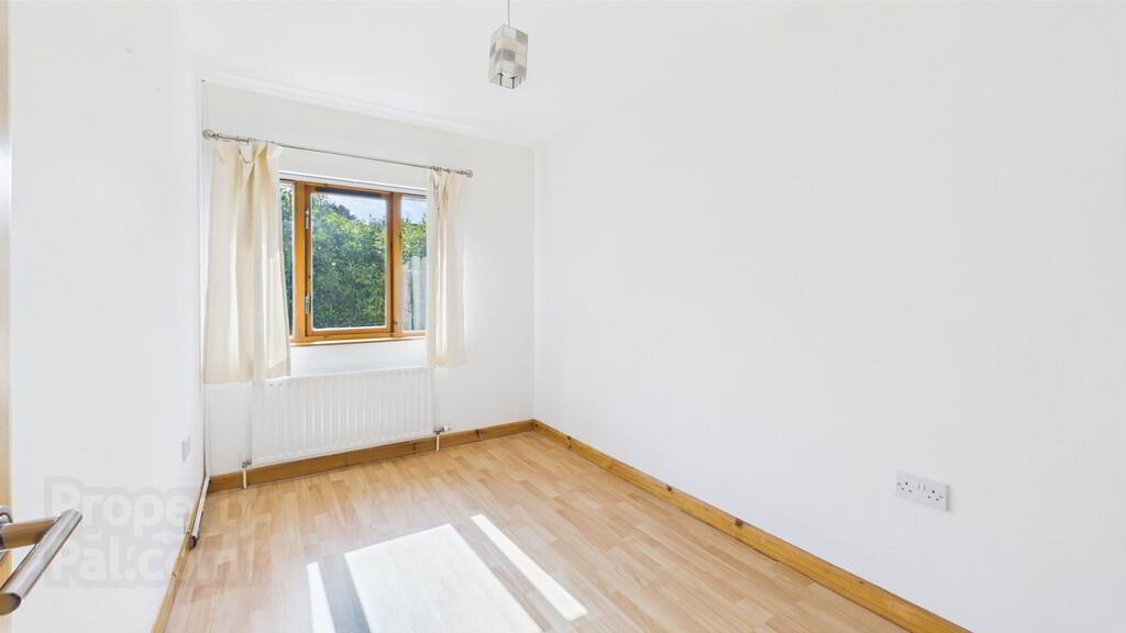 17 Shaftesbury Avenue 14 of 18