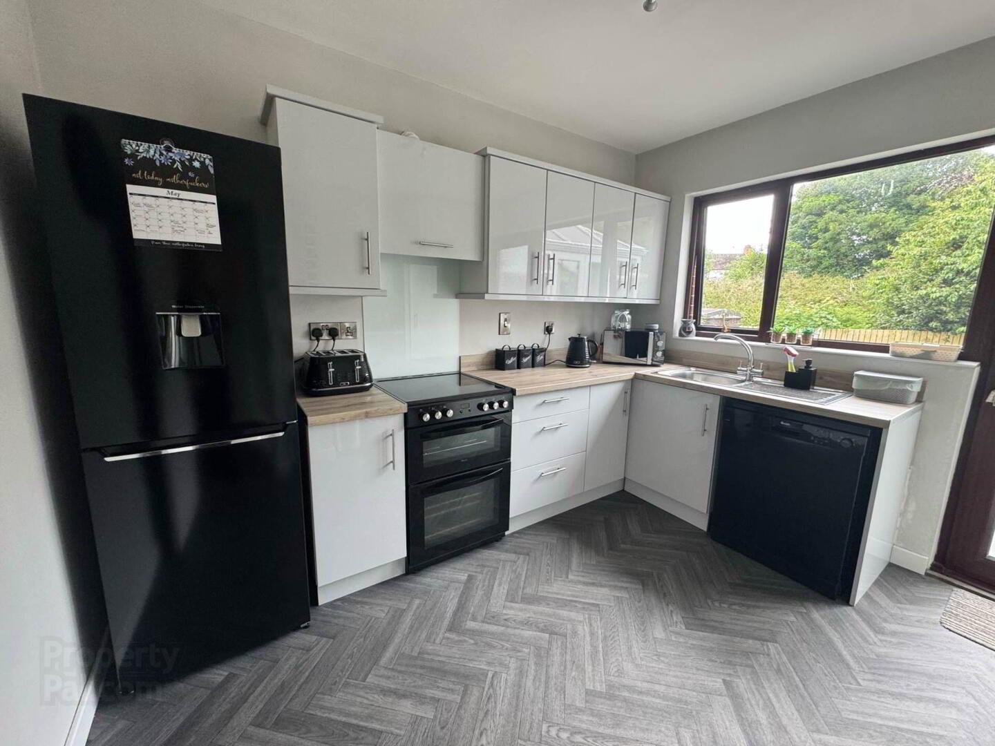 15 Brooklands Drive 9 of 24