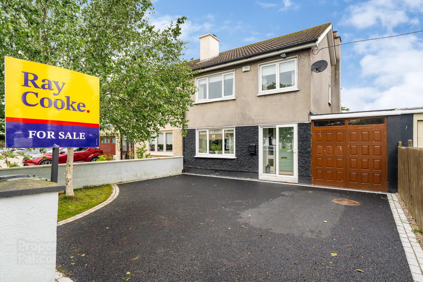 18 Ashgrove Drive 1 of 20