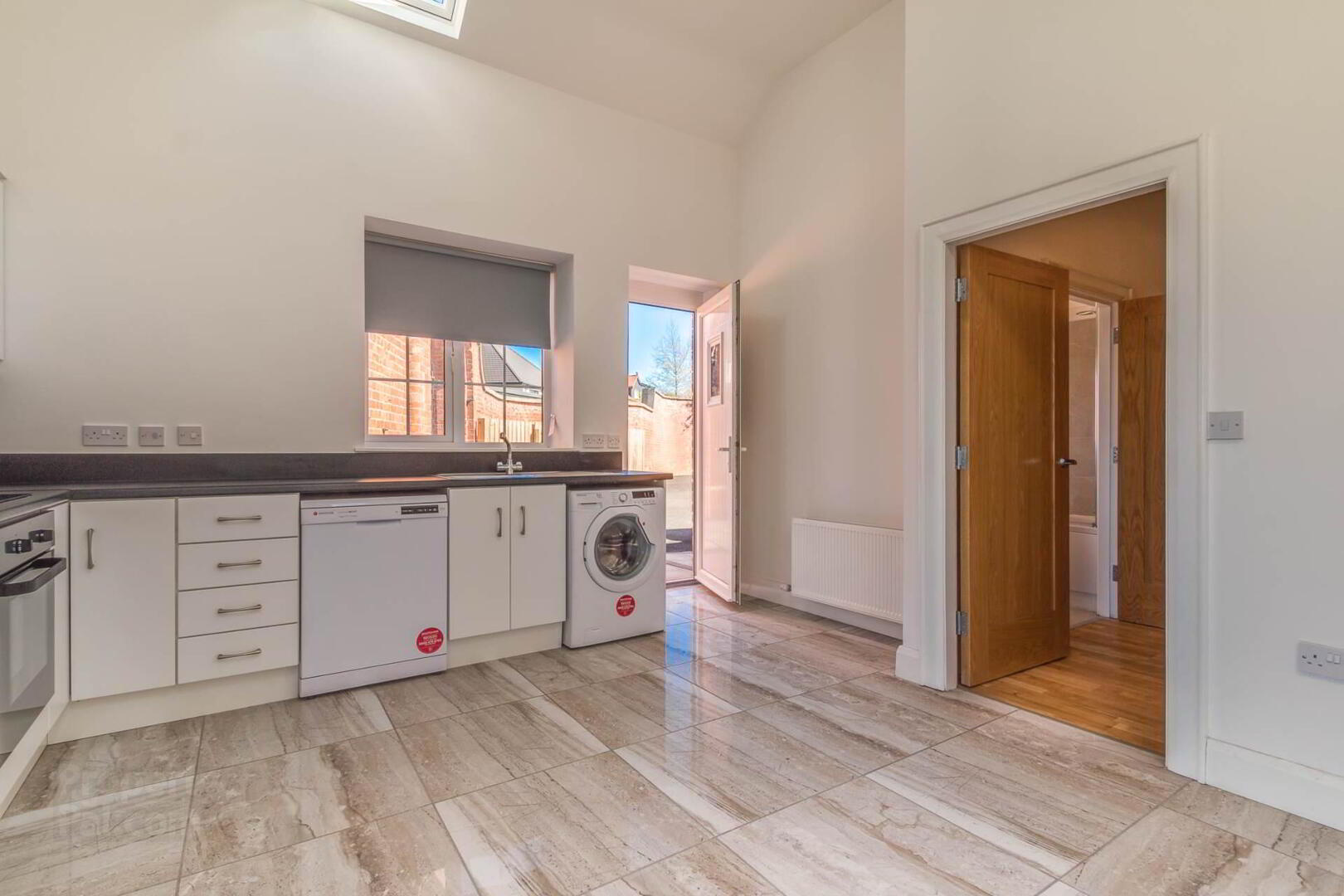 118c Princetown Road 4 of 13