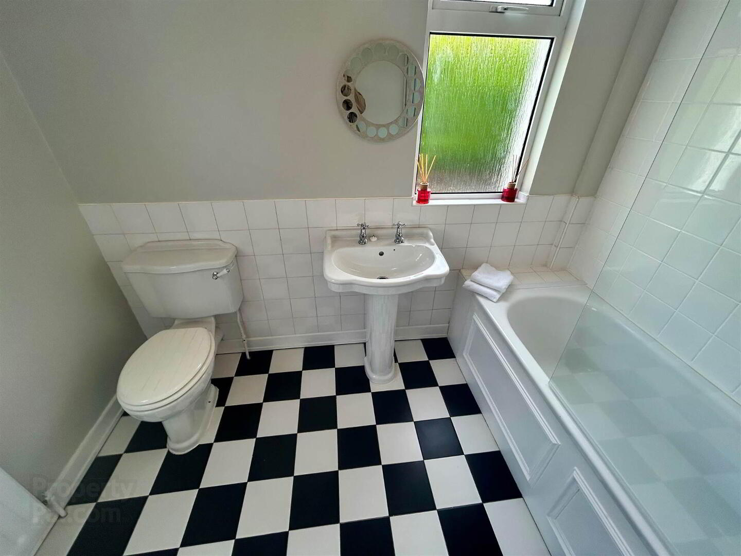 14 Hazeldene Gardens 7 of 12