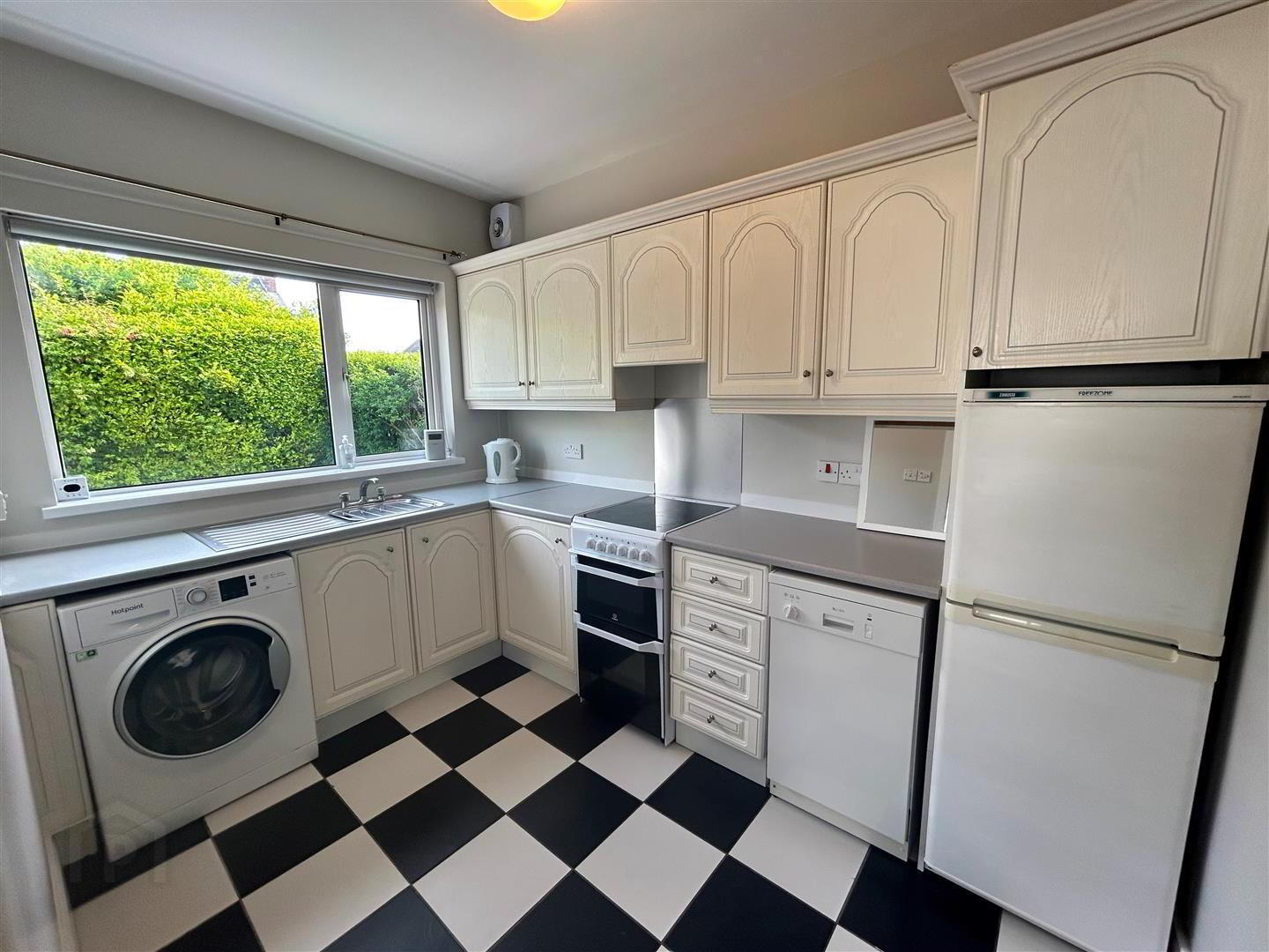14 Hazeldene Gardens 6 of 12