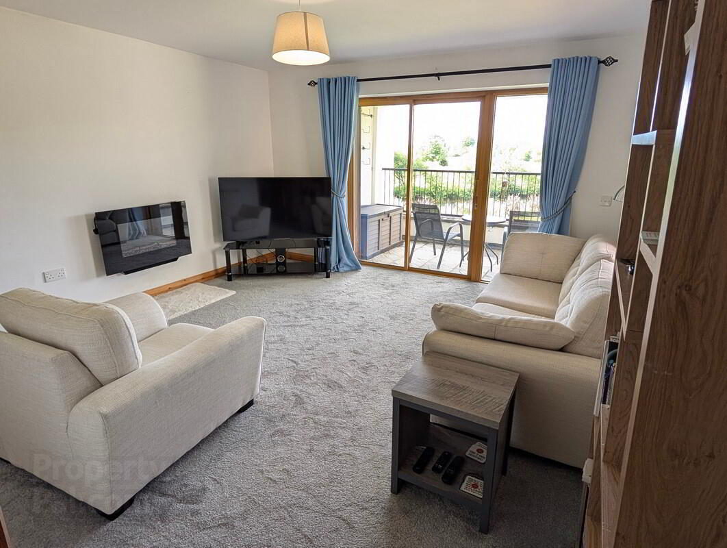 Apt. 6 The Elms, Woodford Meadows 7 of 28