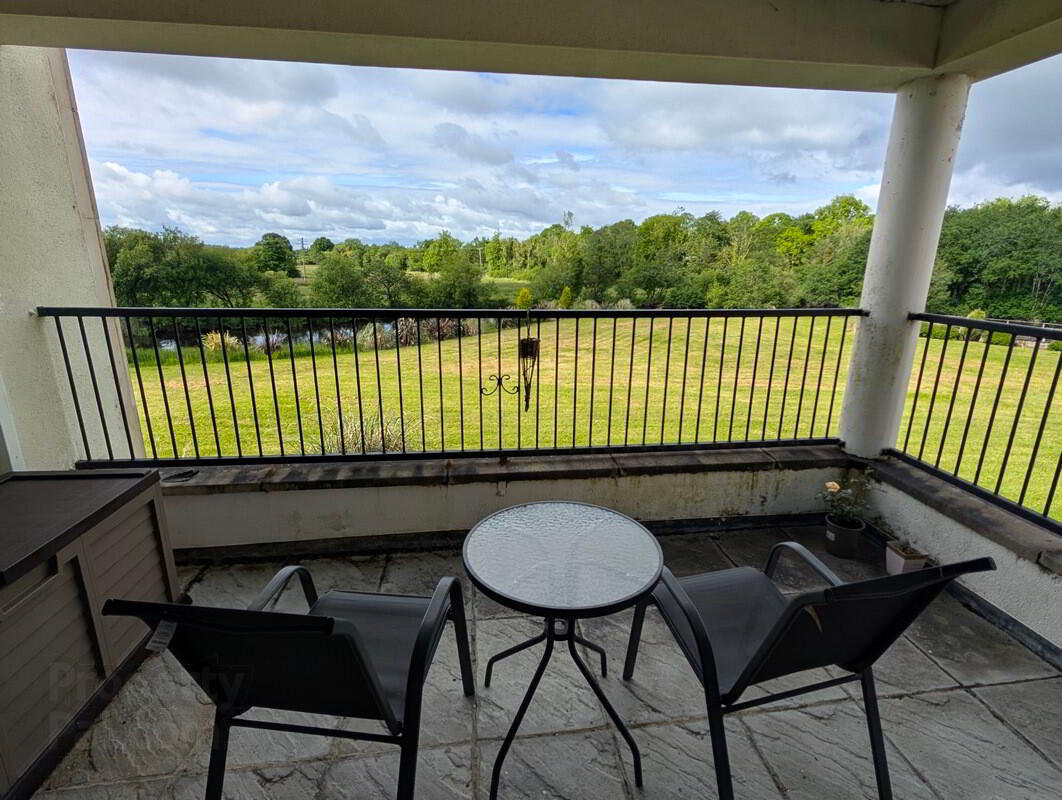 Apt. 6 The Elms, Woodford Meadows 9 of 28