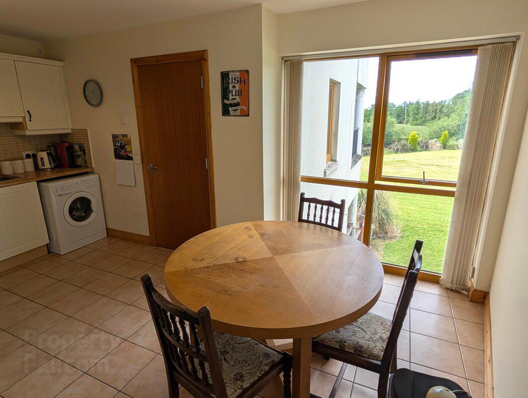 Apt. 6 The Elms, Woodford Meadows 12 of 28