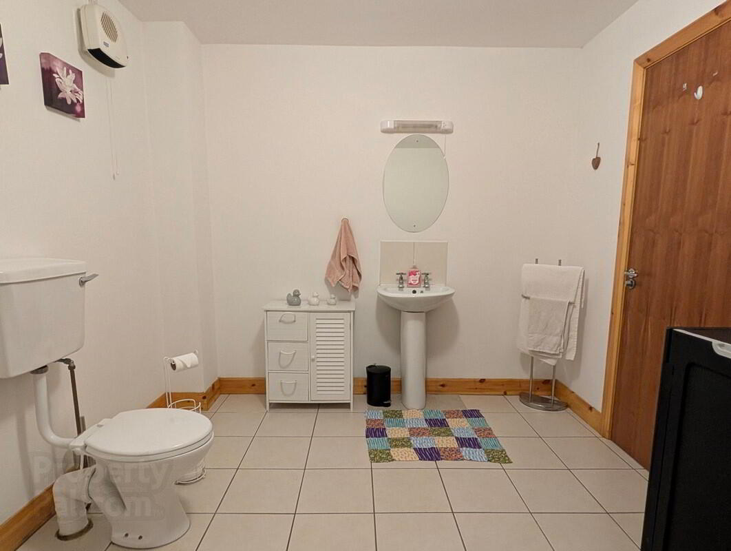 Apt. 6 The Elms, Woodford Meadows 16 of 28