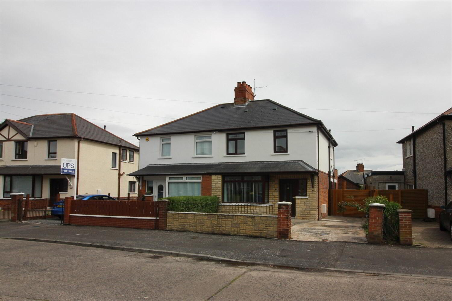 45 Marmount Gardens 1 of 11