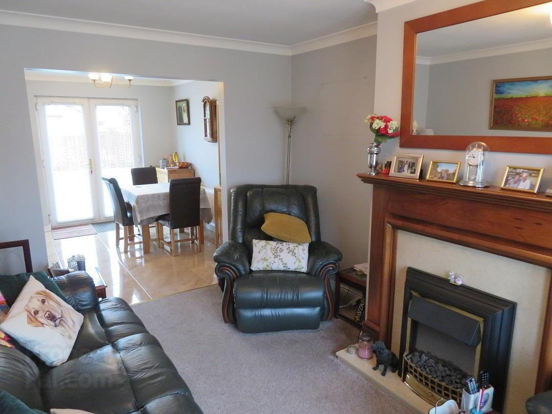 18 Charles Baron Crescent 5 of 20