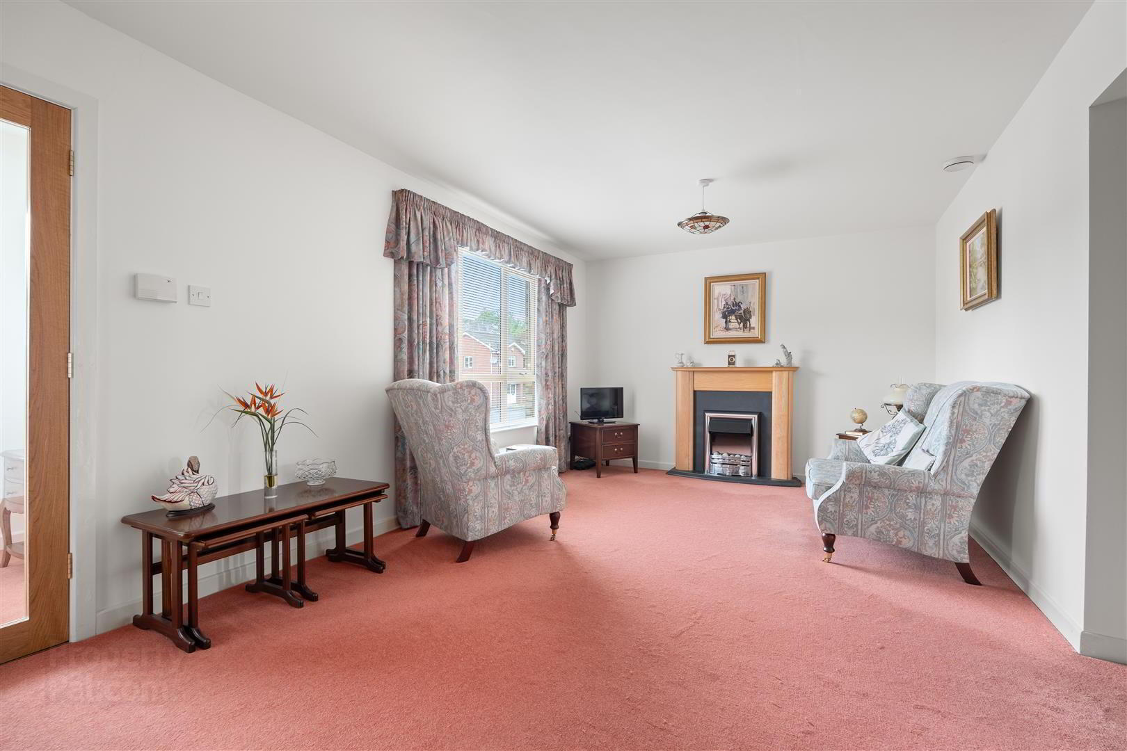 68a Woodrow Gardens 4 of 14