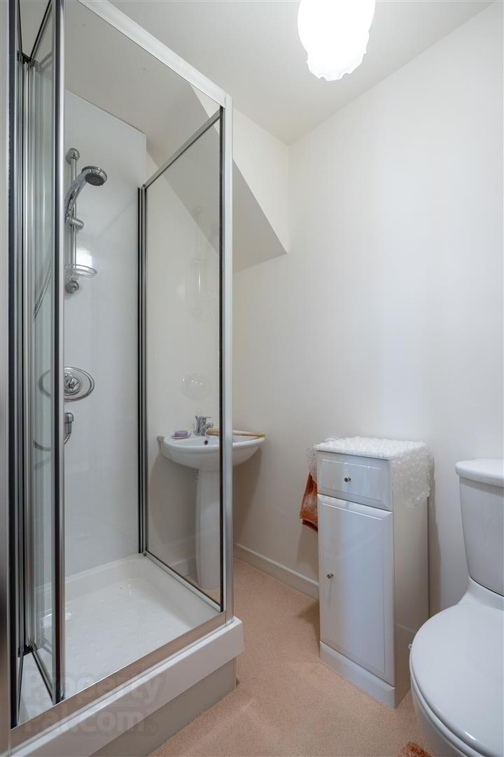 68a Woodrow Gardens 11 of 14