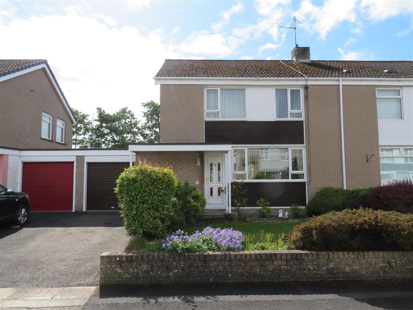 7 Sunningdale 1 of 27