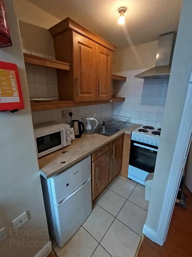 Apartment 4 16 Cecil Street 1 of 3