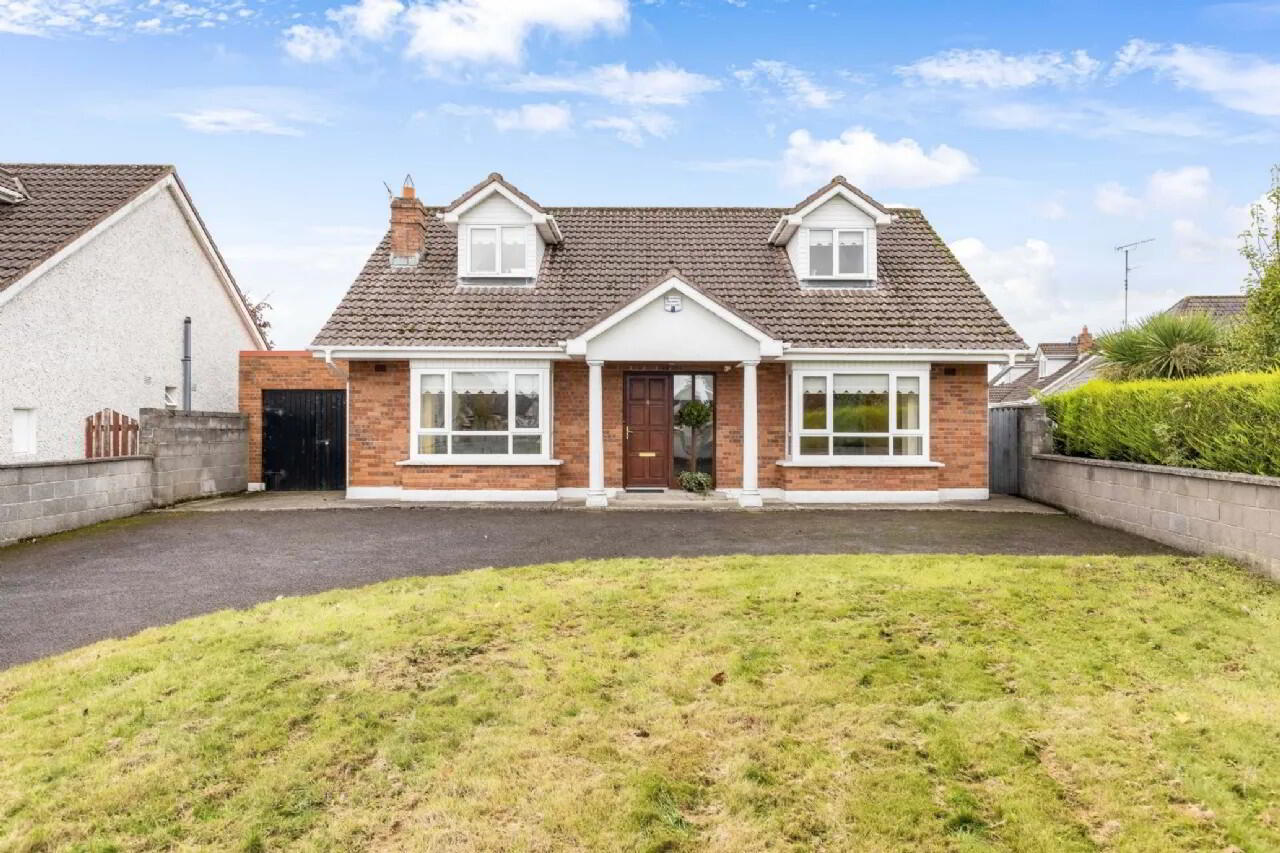 4 Butterfield Grove 1 of 19