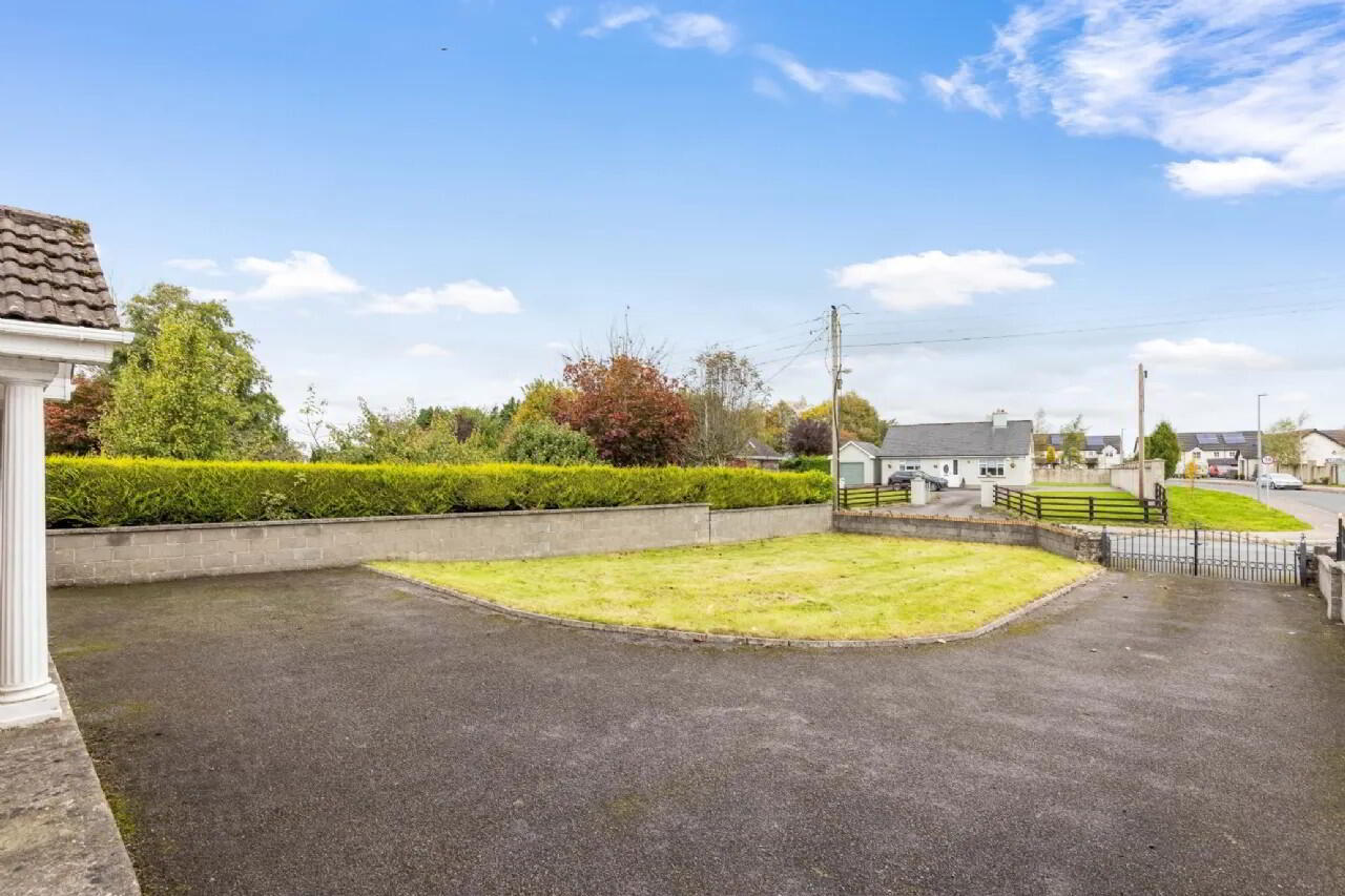 4 Butterfield Grove 18 of 19
