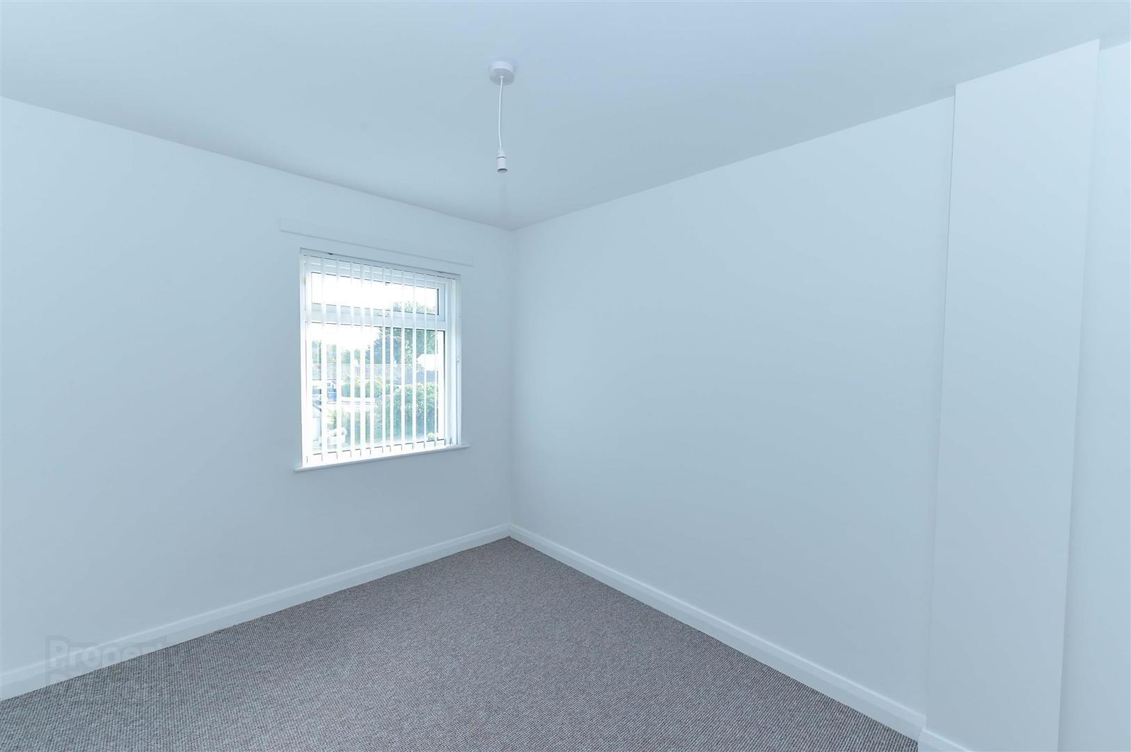 6 Coronation Crescent 5 of 8