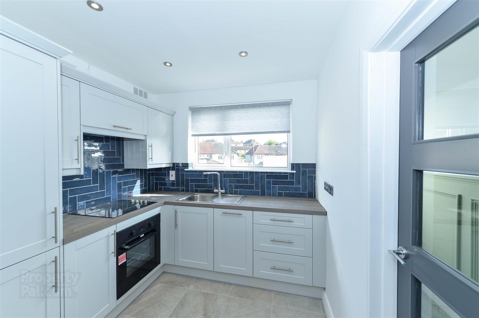 6 Coronation Crescent 3 of 8