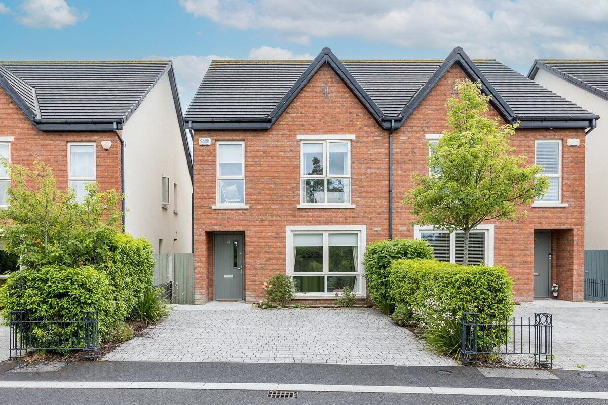 4 Churchfield Park 1 of 24