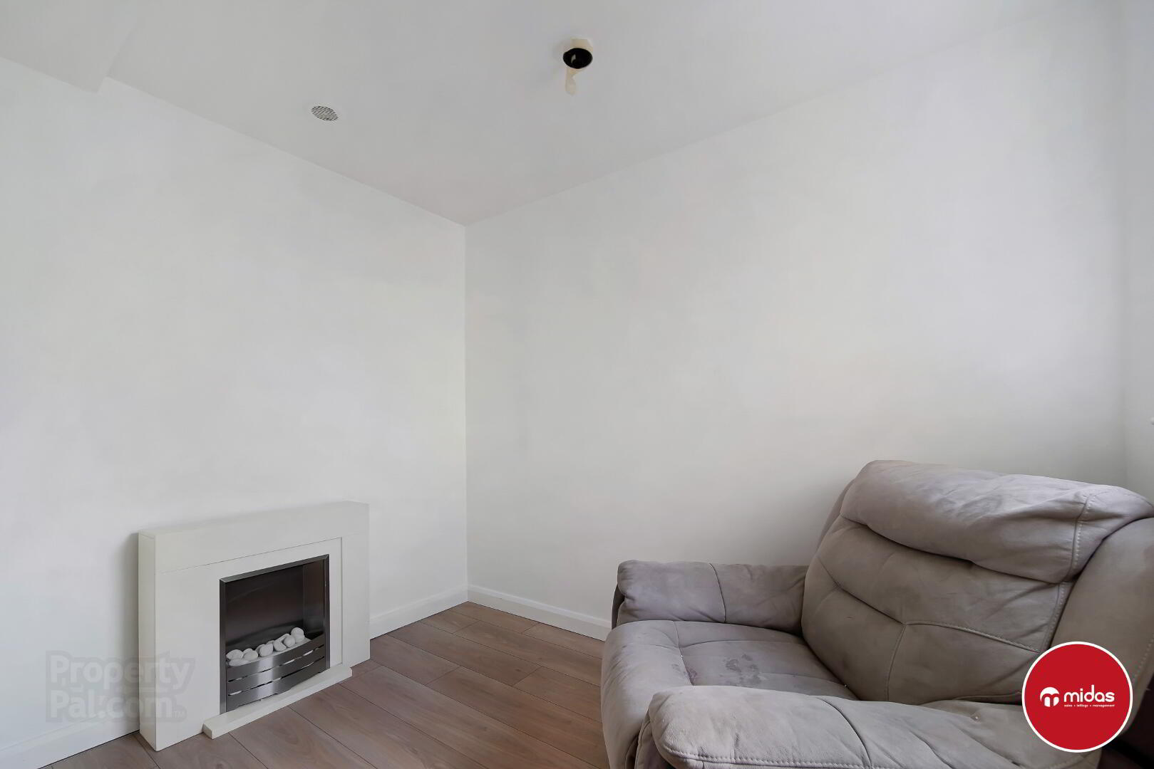 32 Ewing Street 7 of 14