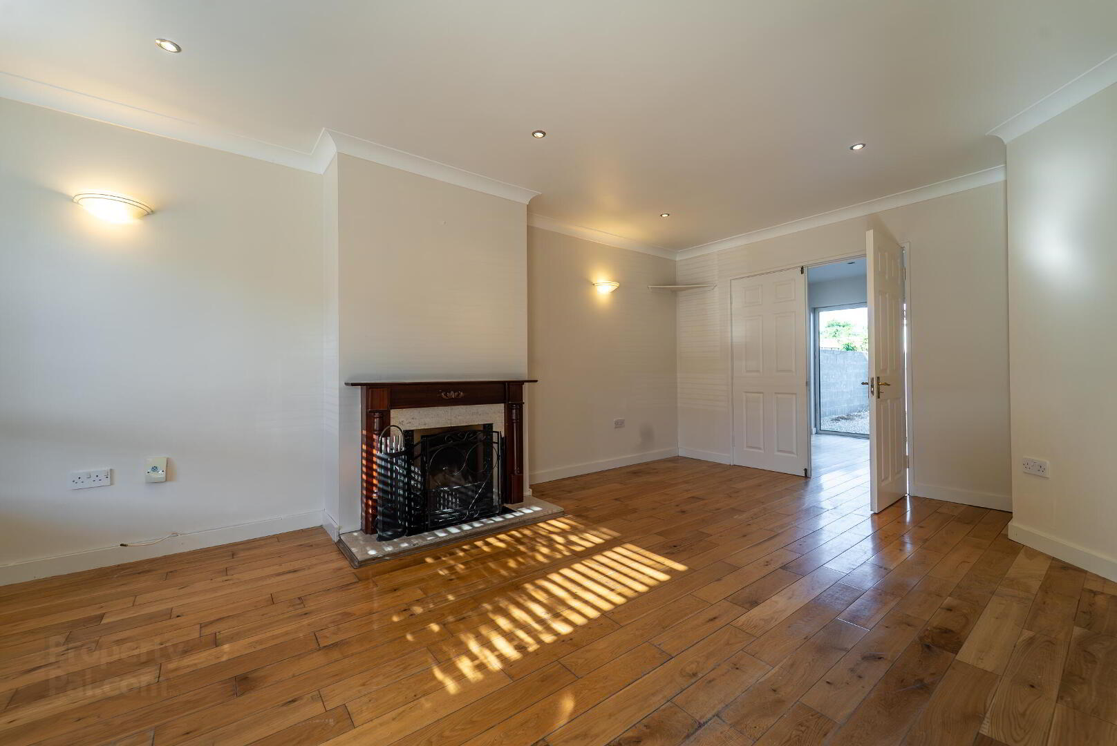 306a Glenview Lawns 6 of 19