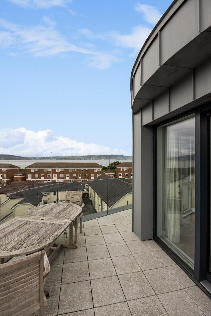 Apartment 15 The Priory 11 High Street 33 of 38