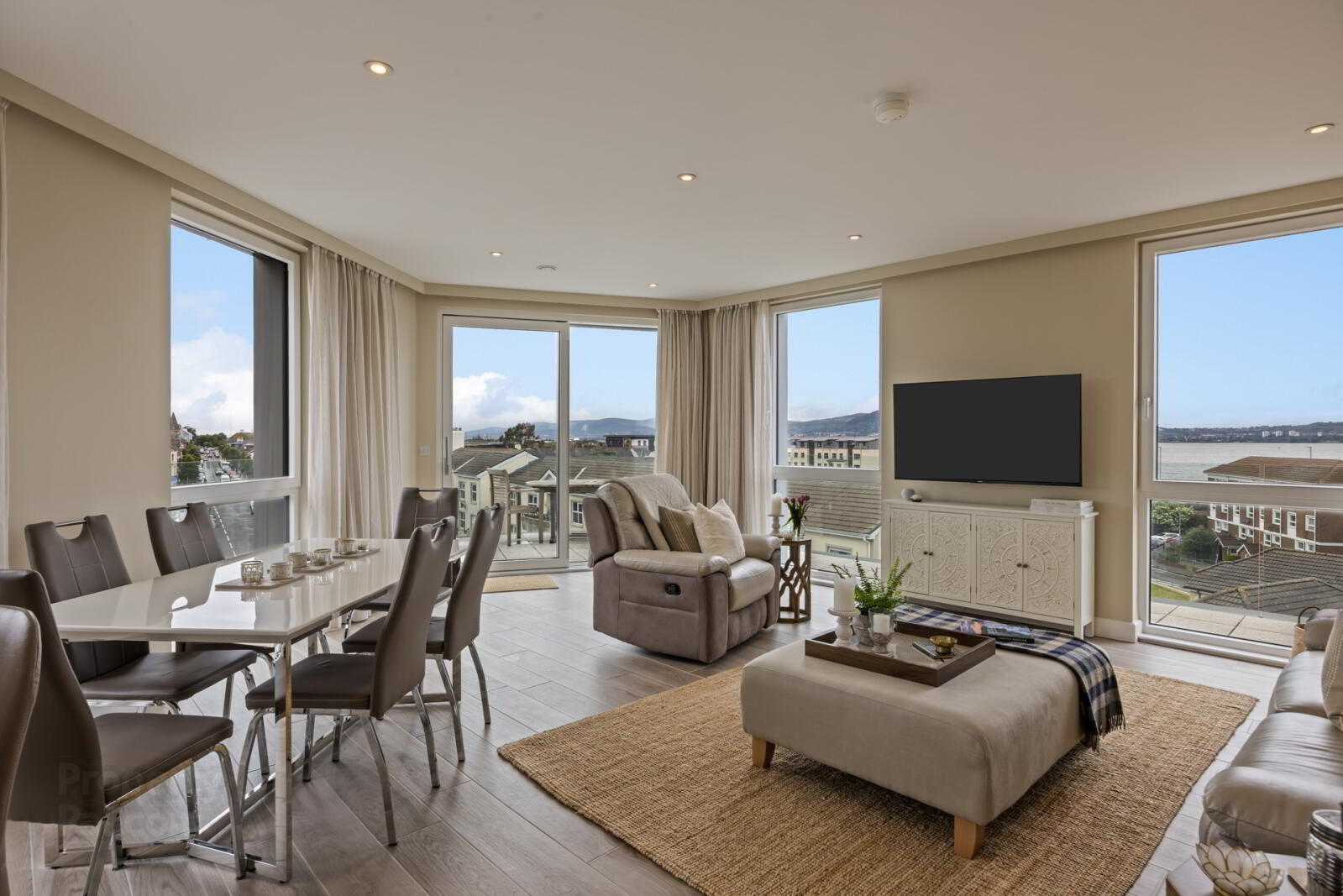 Apartment 15 The Priory 11 High Street 10 of 38