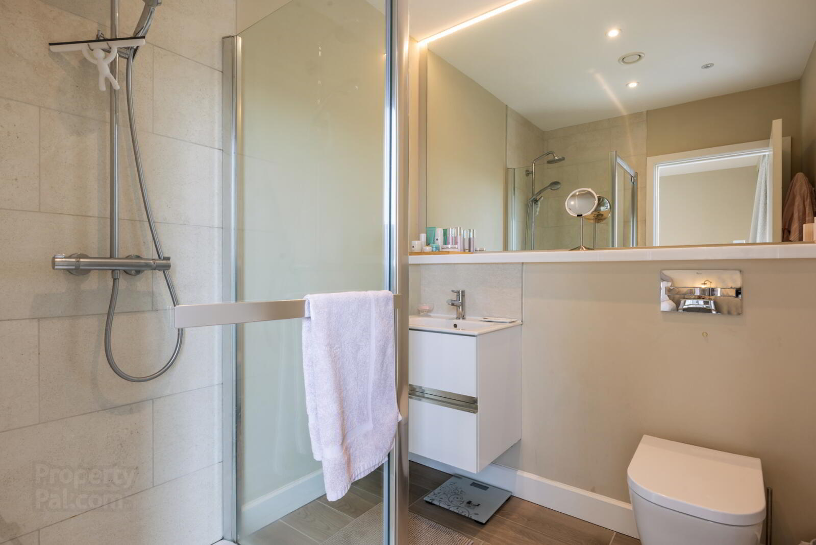Apartment 15 The Priory 11 High Street 23 of 38