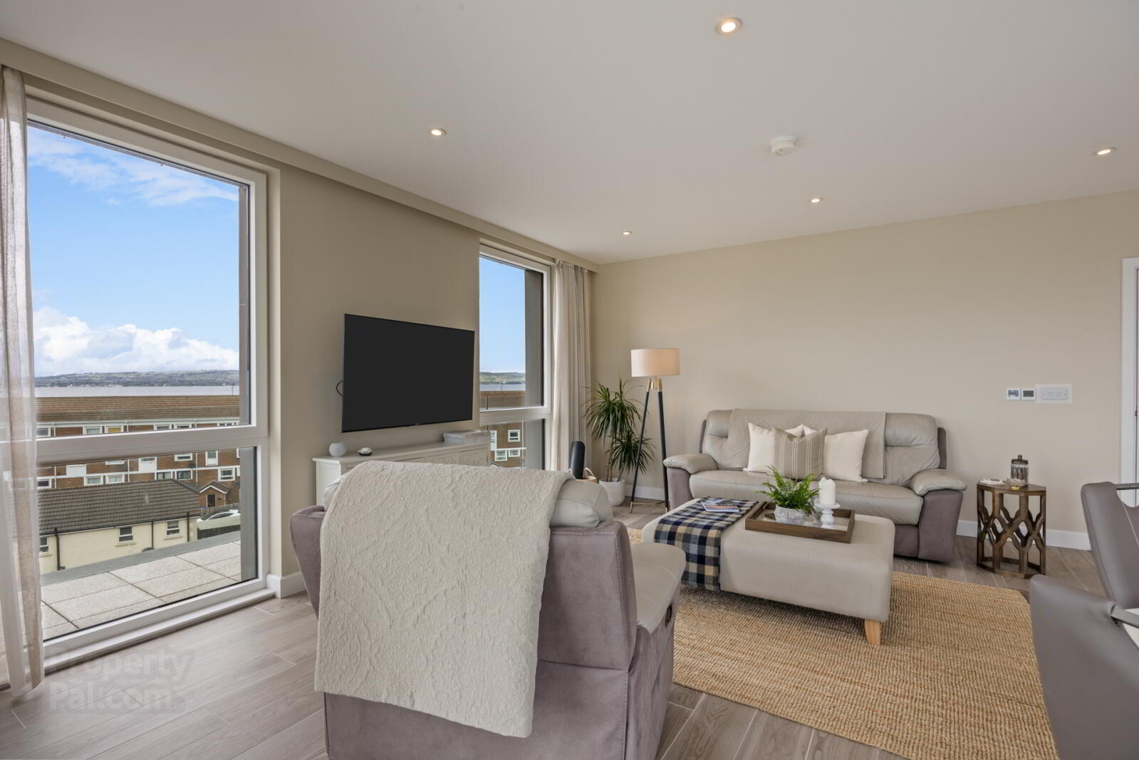 Apartment 15 The Priory 11 High Street 15 of 38