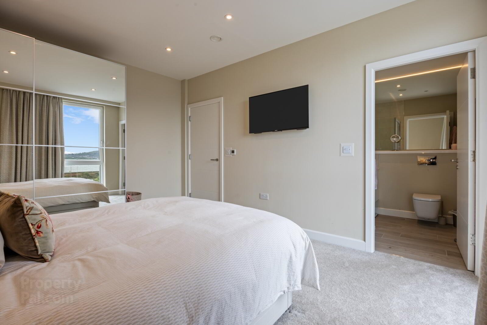 Apartment 15 The Priory 11 High Street 22 of 38