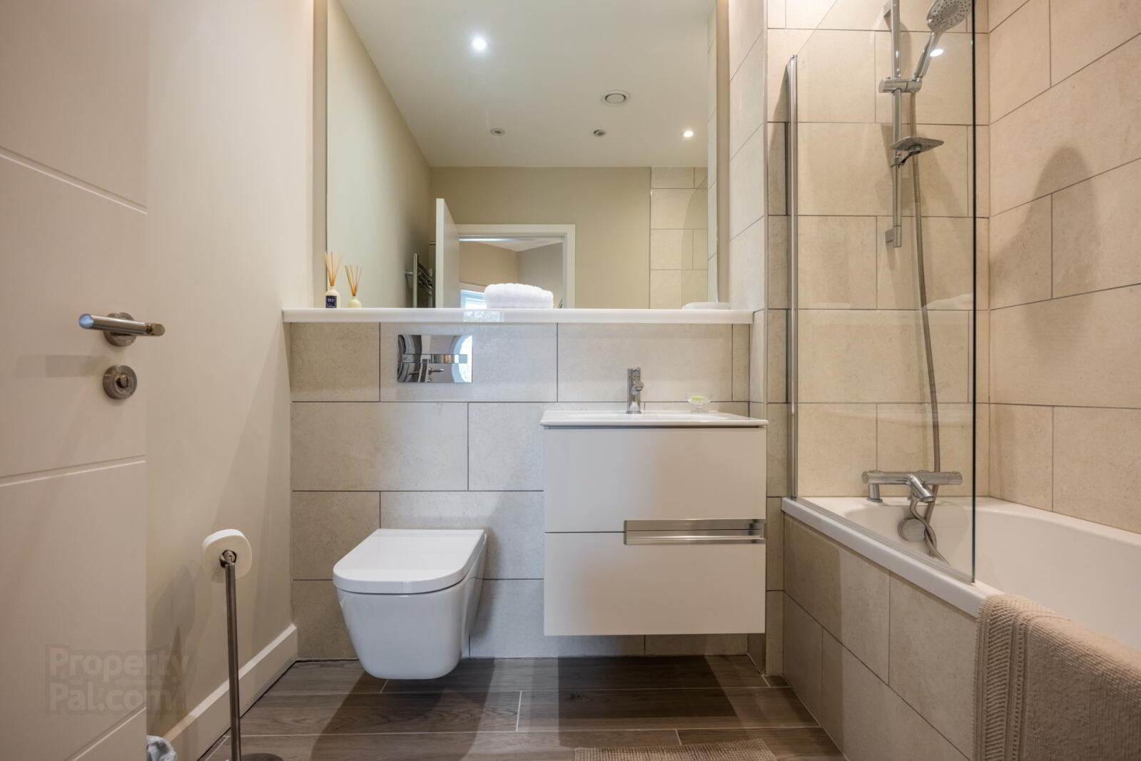 Apartment 15 The Priory 11 High Street 28 of 38
